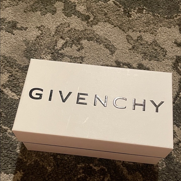 Givenchy White Shoe box - Picture 1 of 11